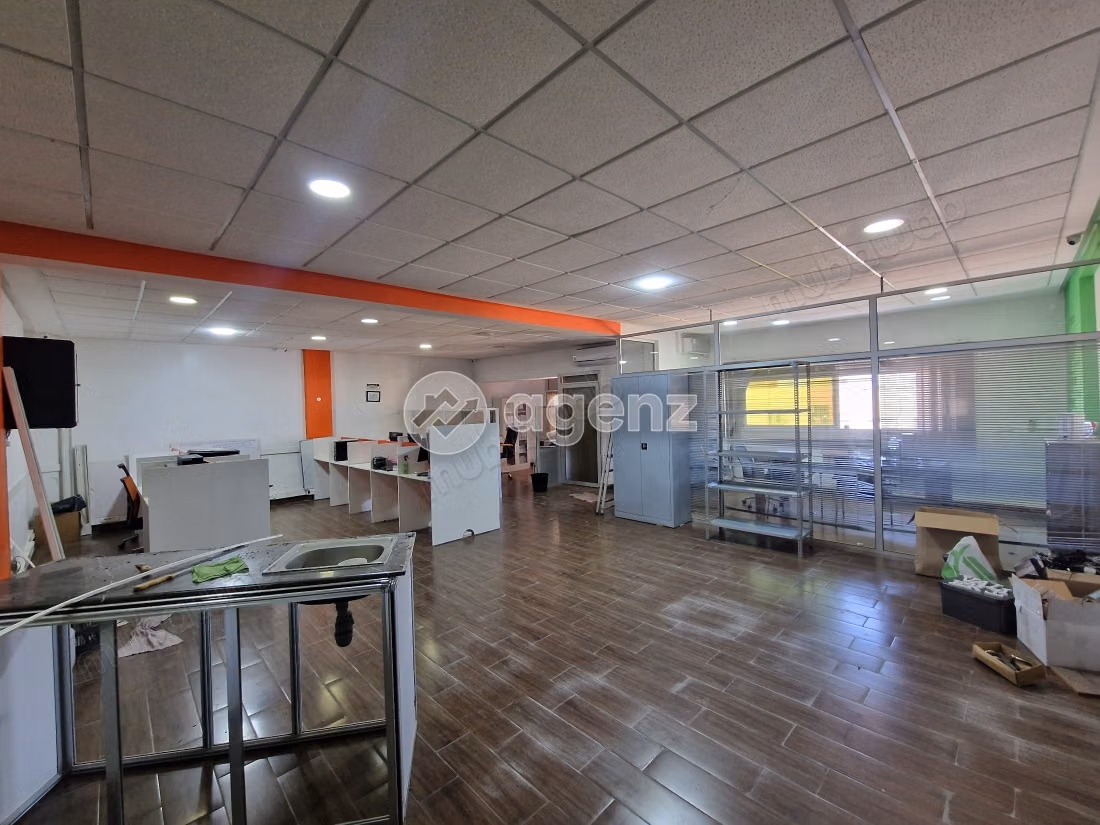 Bureau à vendre 94 m² Autre Meknès