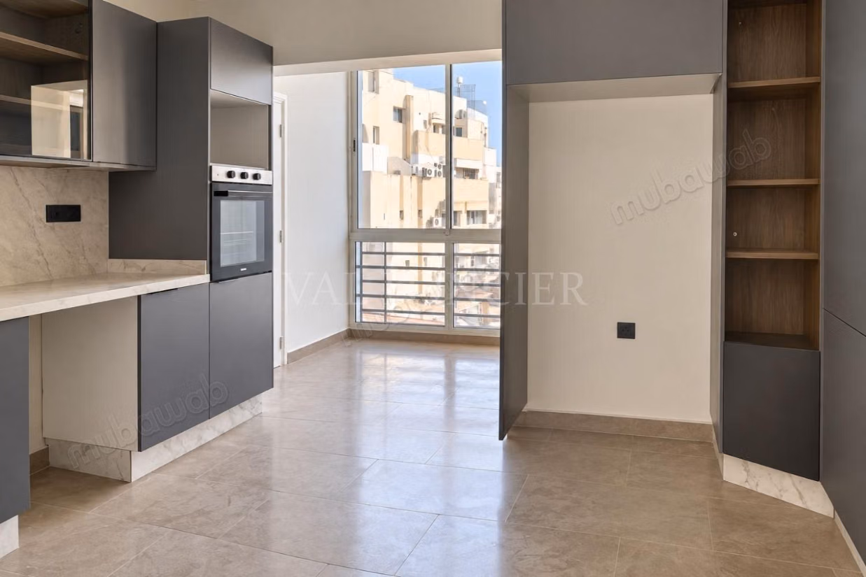 Location Superbe Appartement 3chambres étage élevé avec terrasse 
Racine, Casablanca