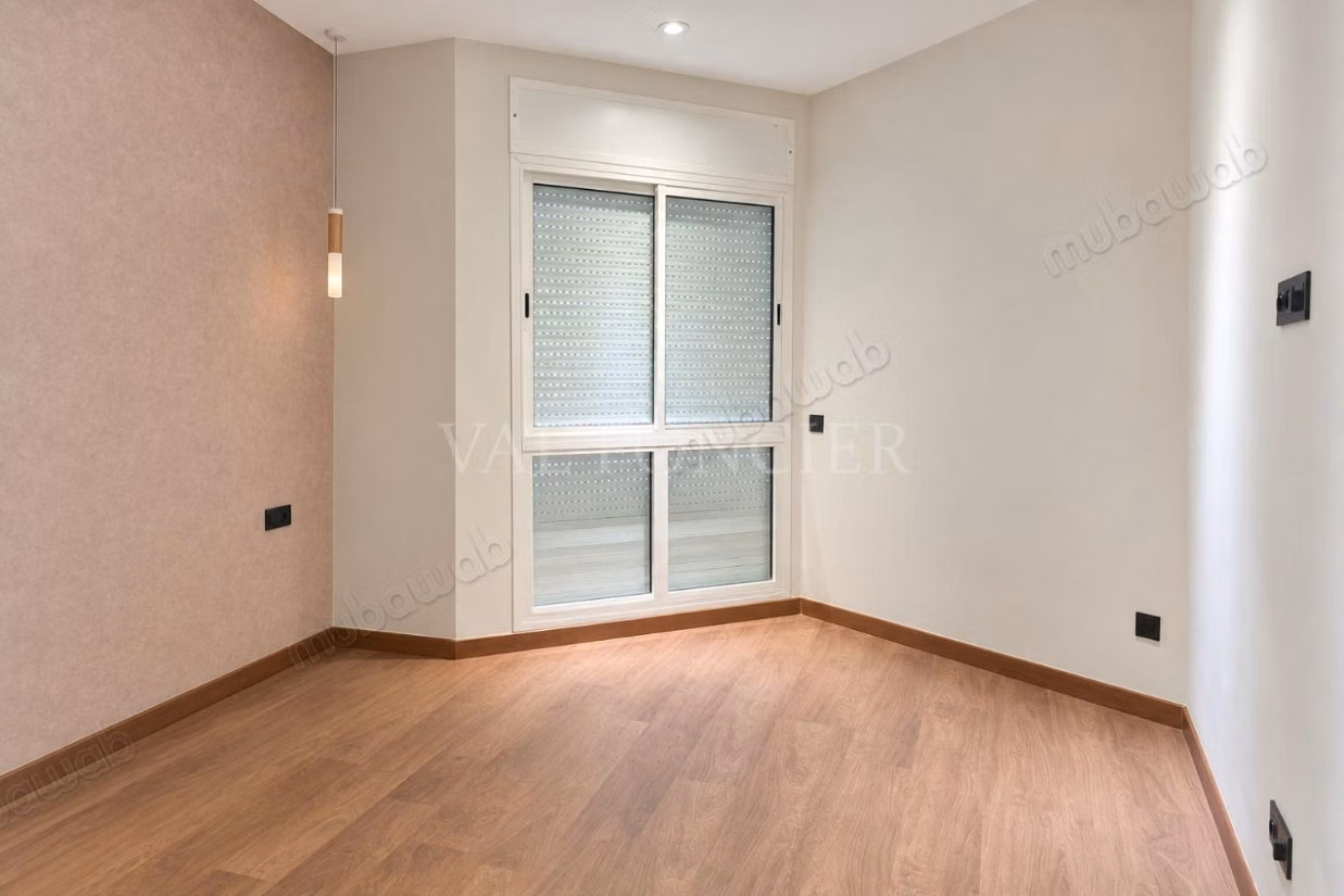 Location Superbe Appartement 3chambres étage élevé avec terrasse 
Racine, Casablanca