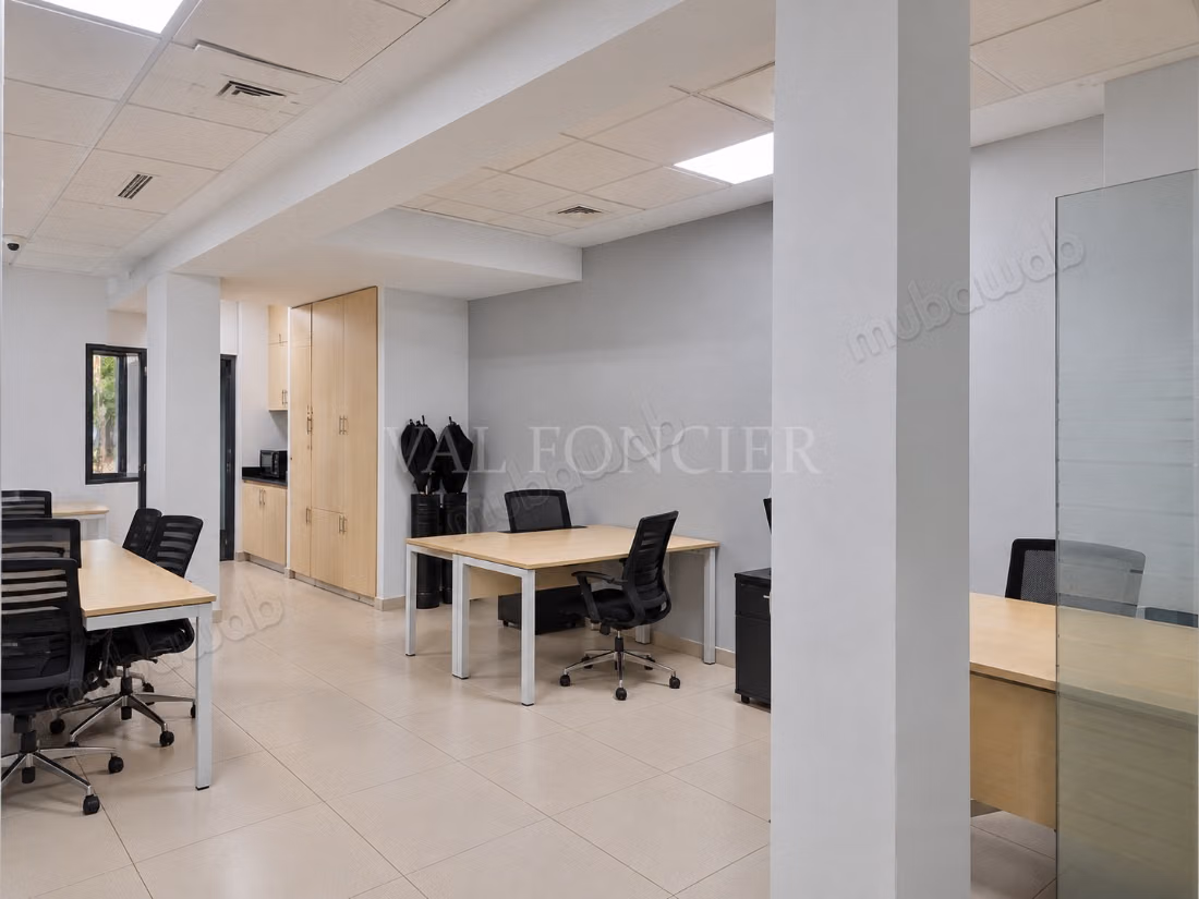 À louer – Bureau aménagé de 92 m² 
terrasse de 12 m² – LAYA / Ferme Bretonne, Casablanca