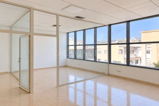 Kantoorverhuur 79m² met parkeerplaats in de Ziekenhuiswijk, Casablanca