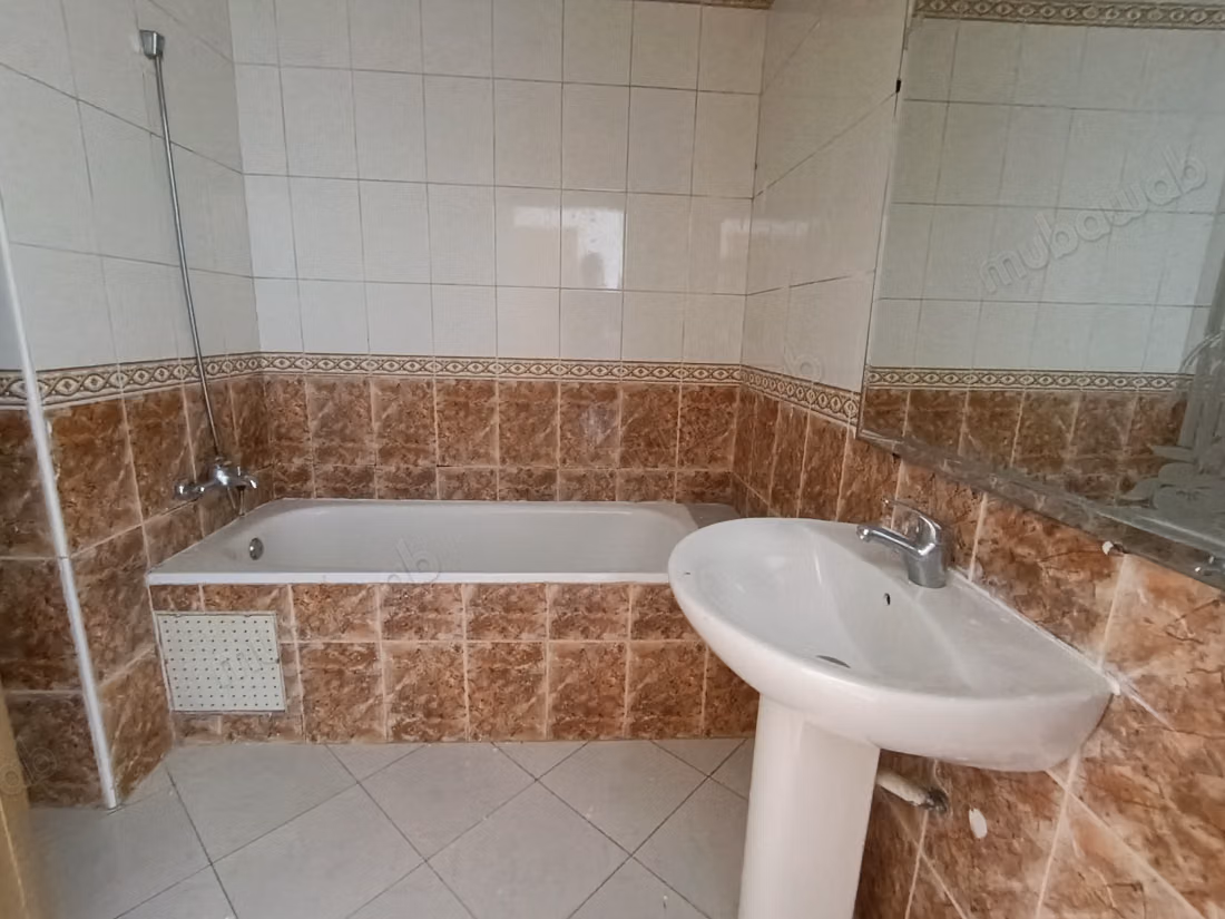 Superbe appartement non meublé à louer à Agdal