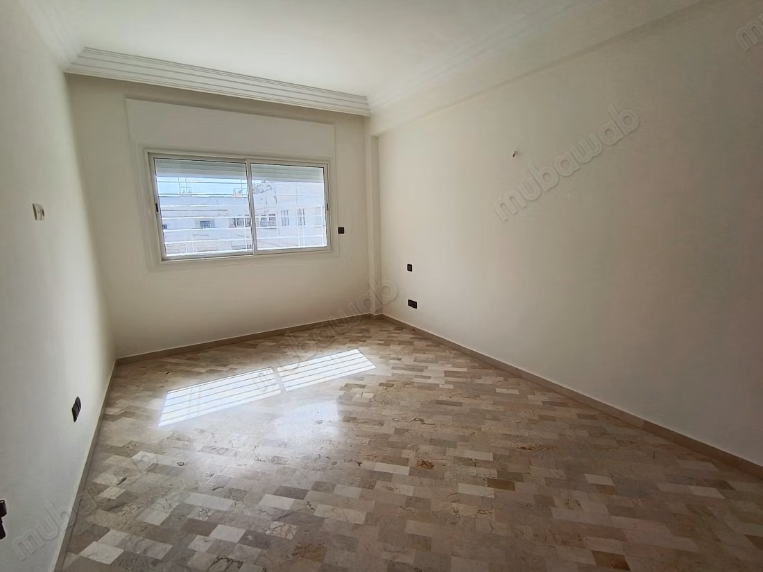 Superbe appartement non meublé à louer à Agdal