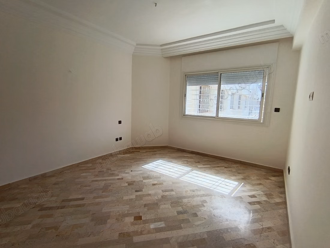 Superbe appartement non meublé à louer à Agdal