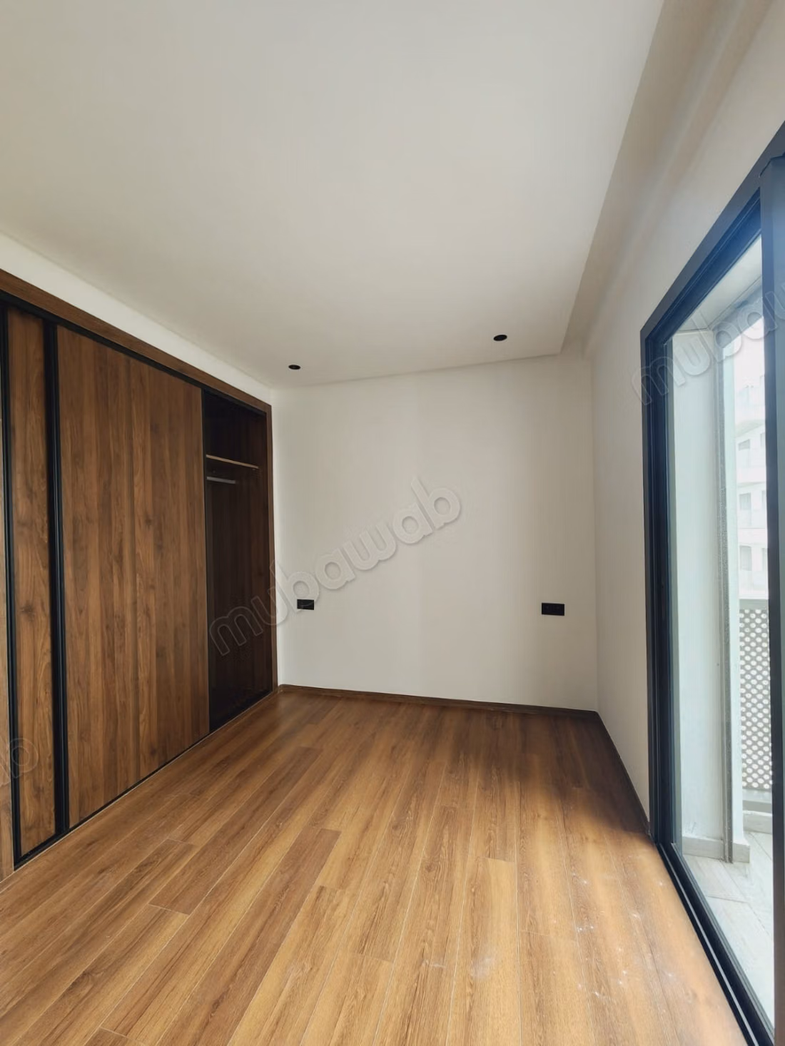 Appartamento di lusso 3 camere e soggiorno 136m2 a Cfc senza vista