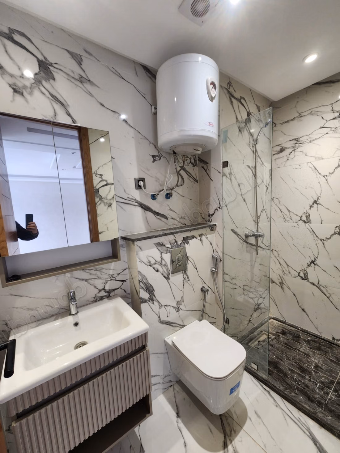 Appartamento di lusso 3 camere e soggiorno 136m2 a Cfc senza vista