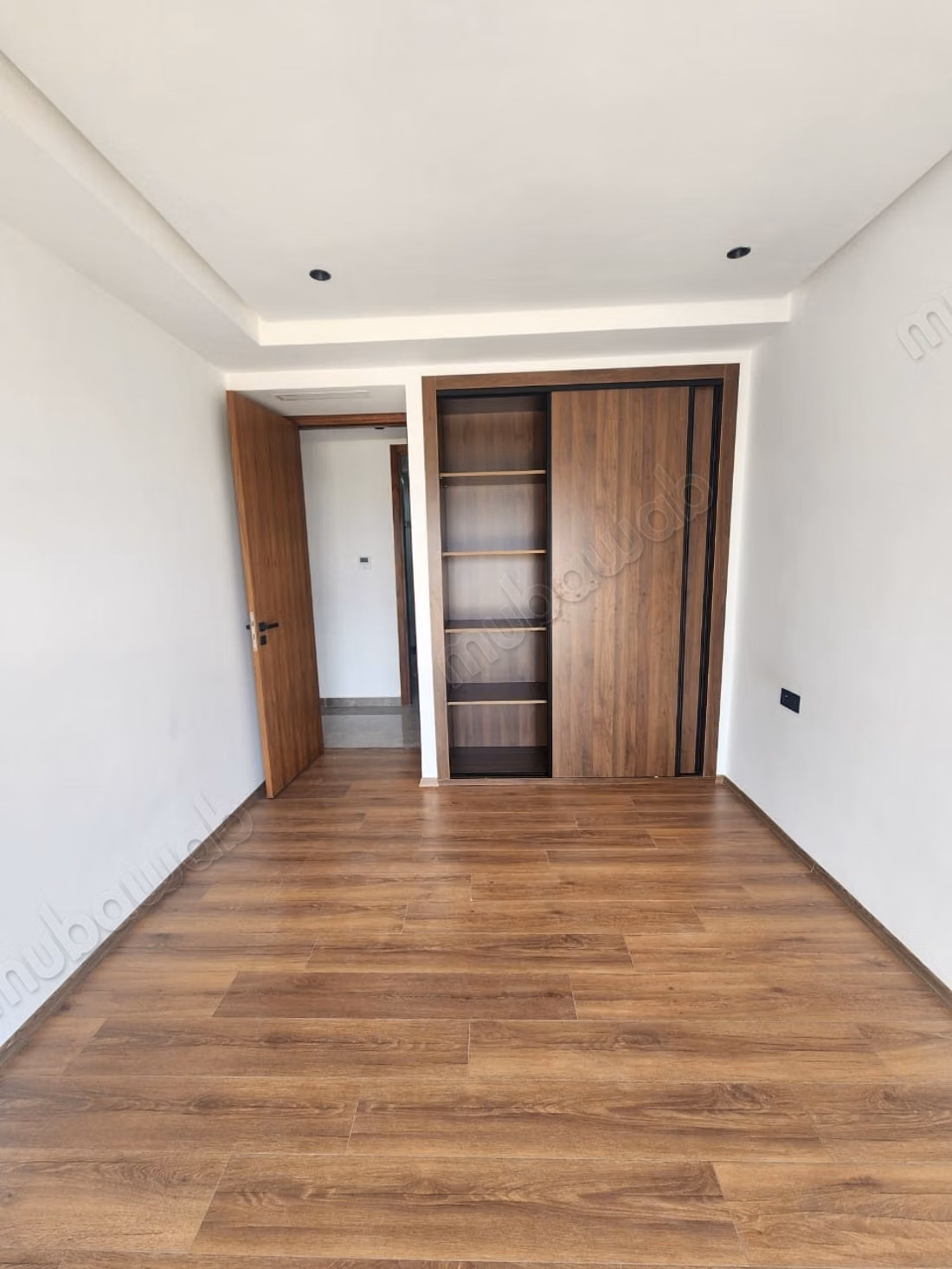 Appartamento di lusso 3 camere e soggiorno 136m2 a Cfc senza vista