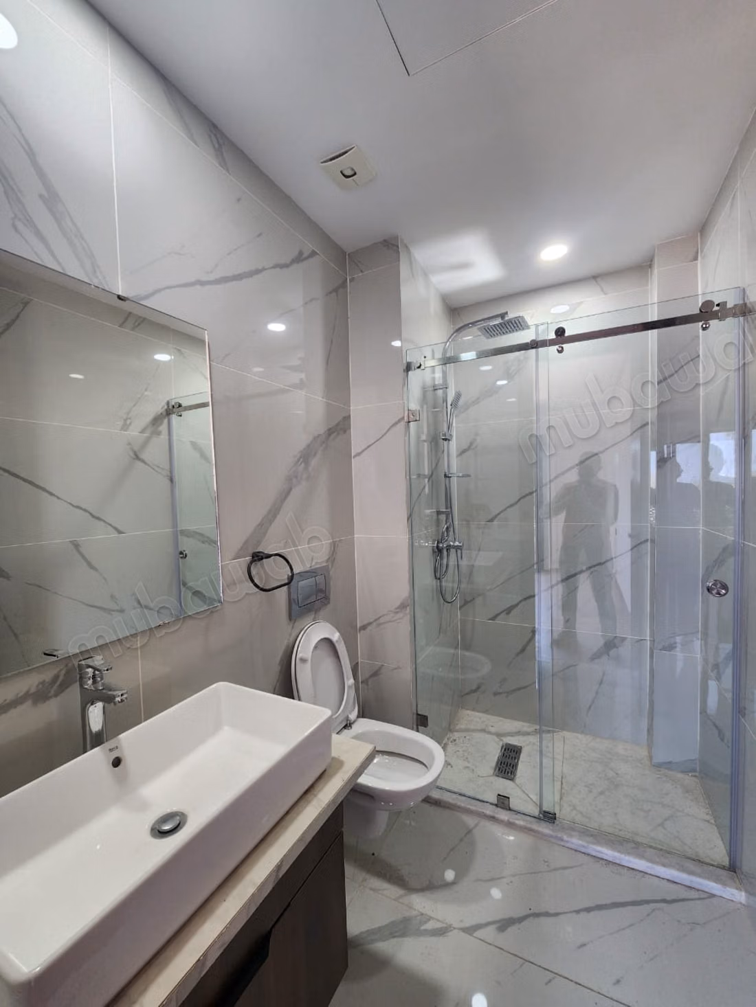 Appartamento di lusso 3 camere e soggiorno 136m2 a Cfc senza vista