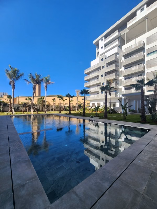 Appartamento di lusso 3 camere e soggiorno 136m2 a Cfc senza vista