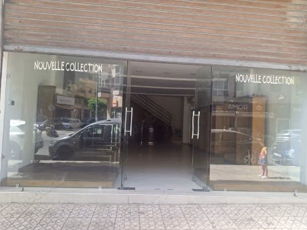 Commercial premises for sale in Nouaceur. Total area 161 m². Concierge and air conditioning