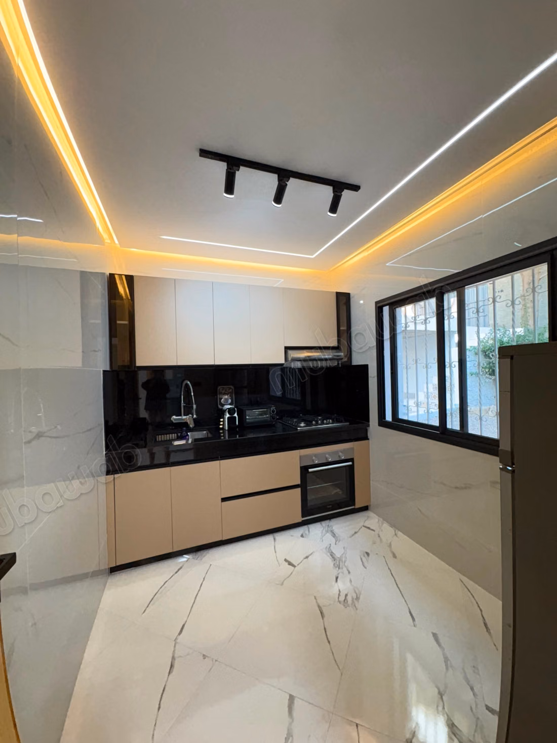 Villas de lujo en alquiler en Malabata. 2 habitaciones agradables. Terraza y jardín
