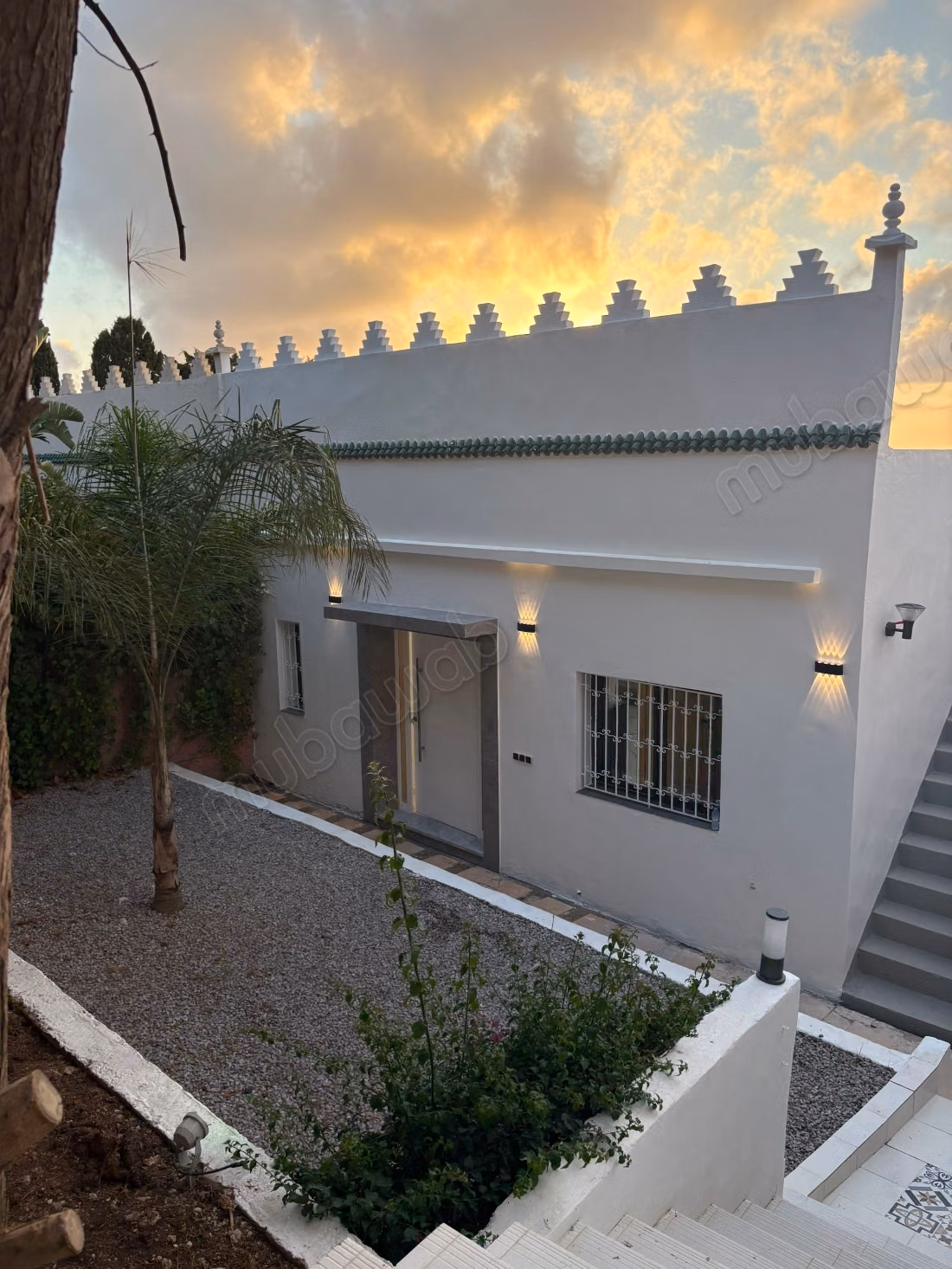 Villas de lujo en alquiler en Malabata. 2 habitaciones agradables. Terraza y jardín