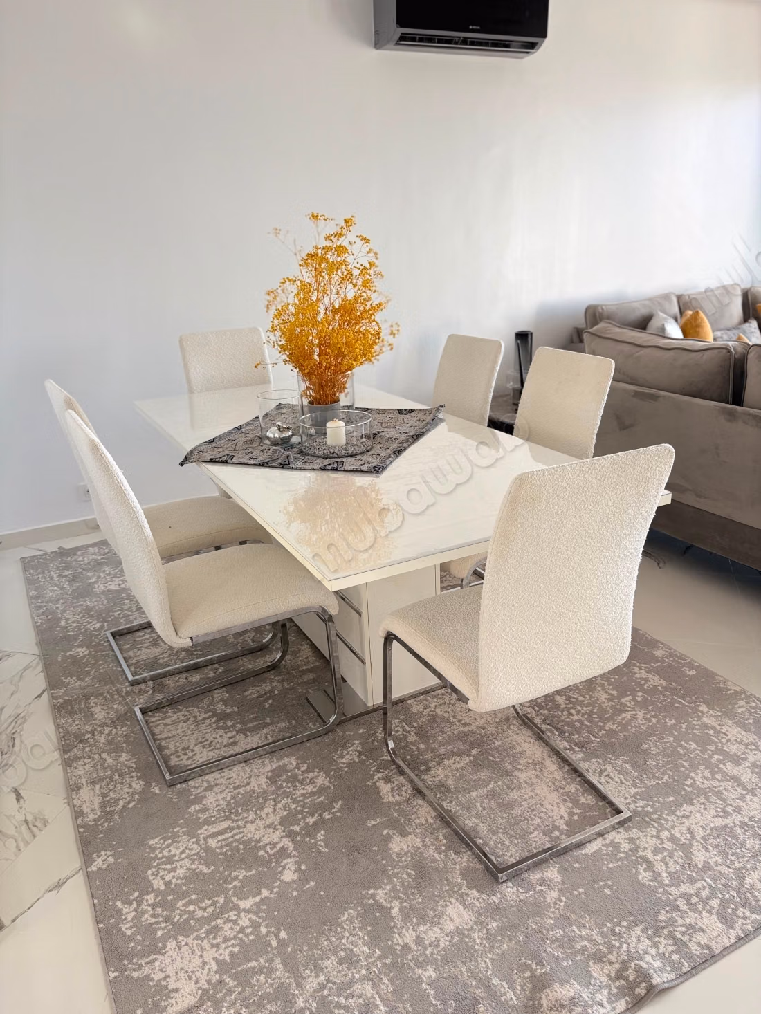 Villas de lujo en alquiler en Malabata. 2 habitaciones agradables. Terraza y jardín