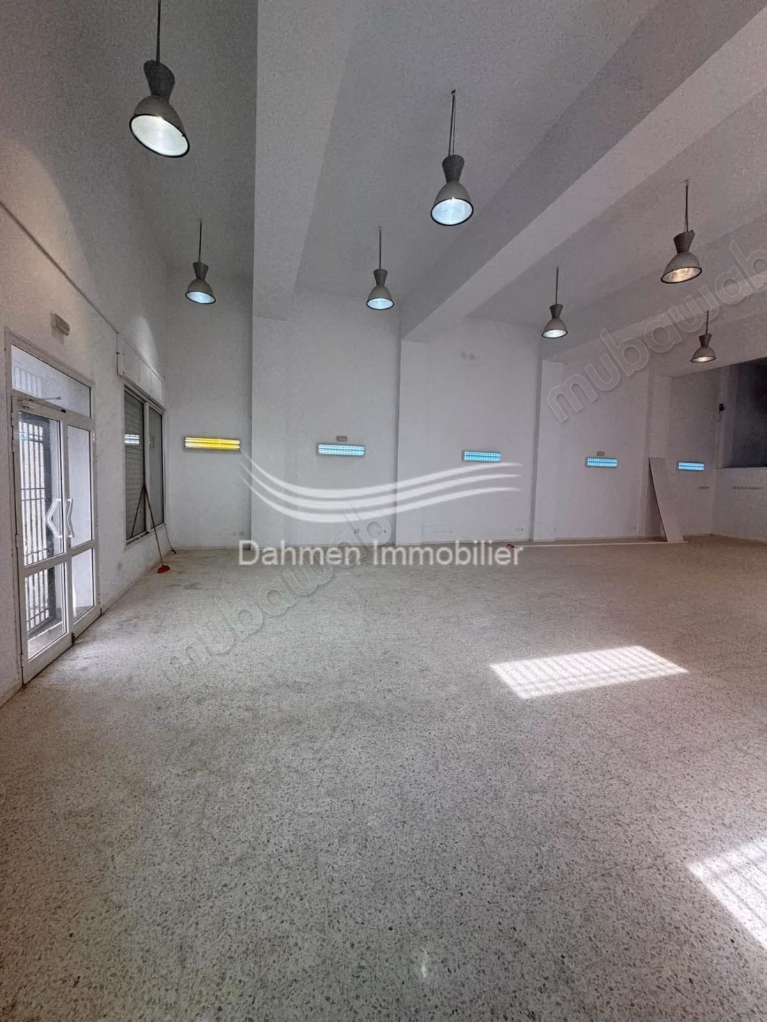 Affitto annuale showroom a Sidi Abdelhamid