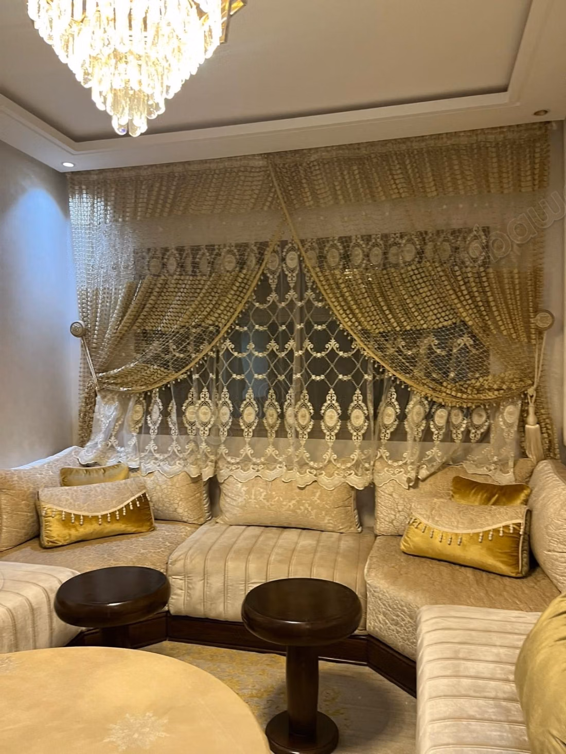 Stunning apartment for rent in the city center. Area 95 m². Well furnished