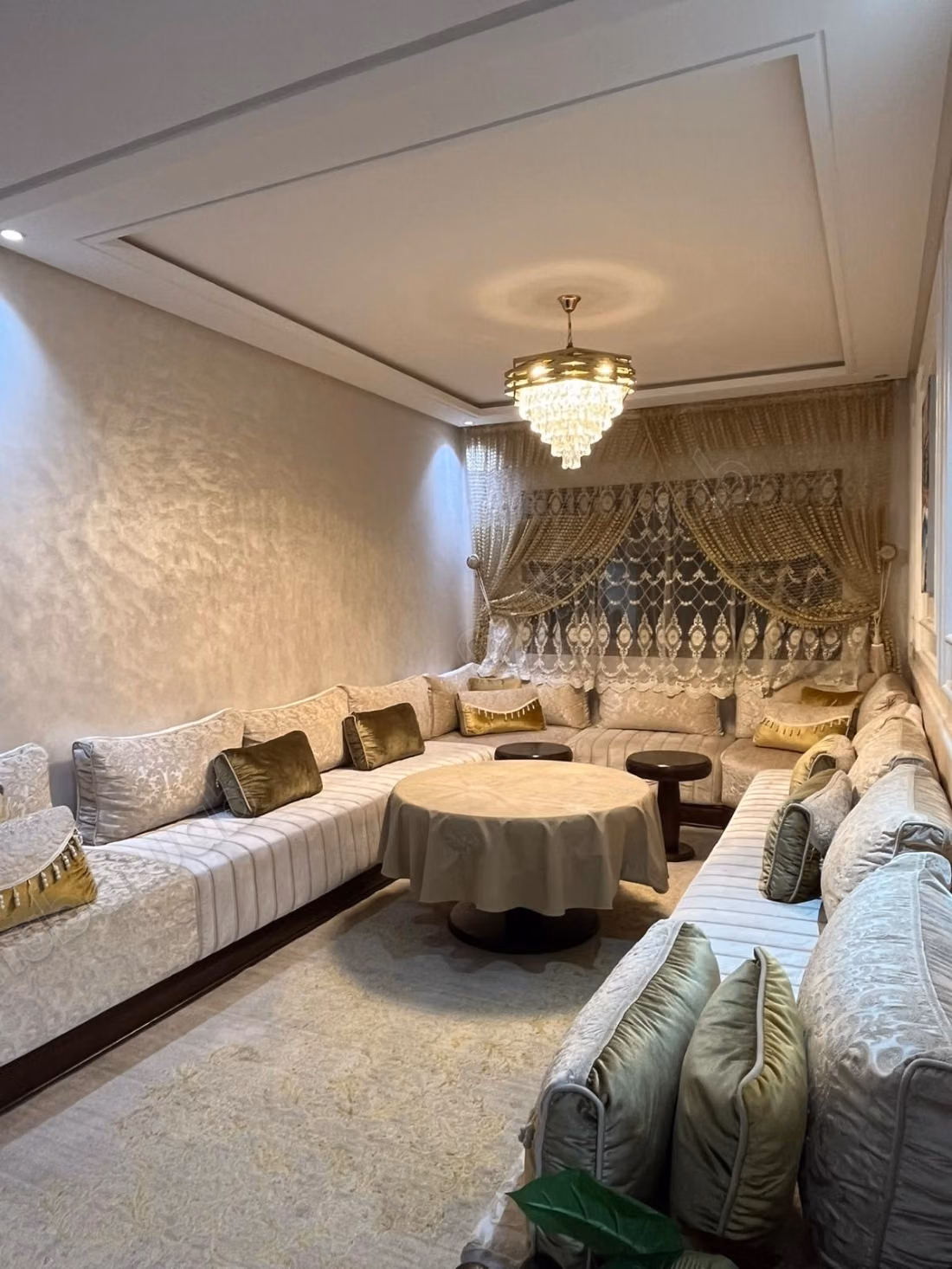 Stunning apartment for rent in the city center. Area 95 m². Well furnished