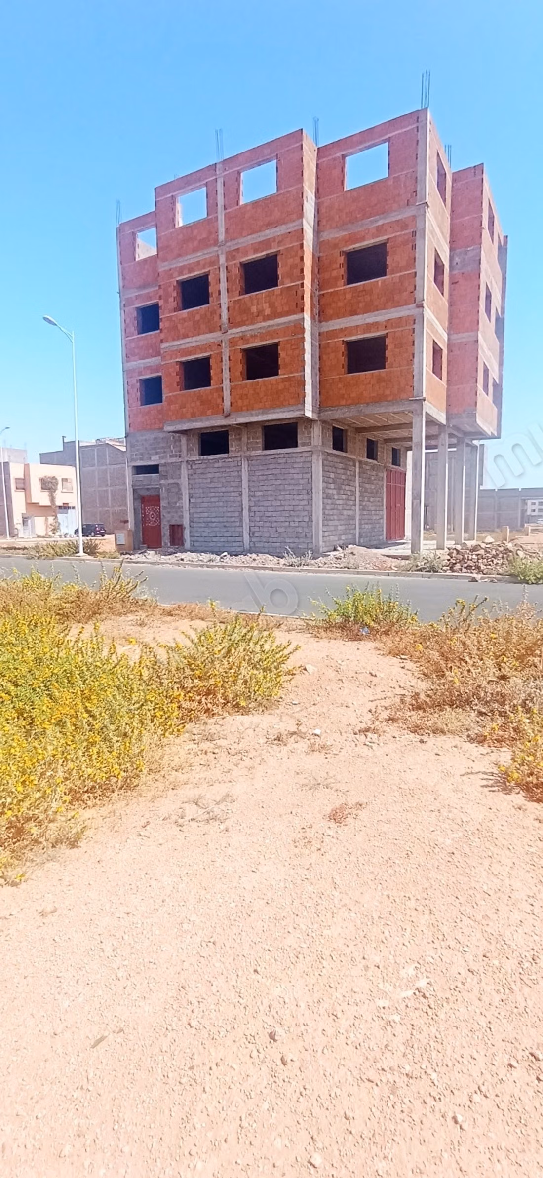 Commercial properties for sale in Qal'at al-Sraghna. Total area 175 m²