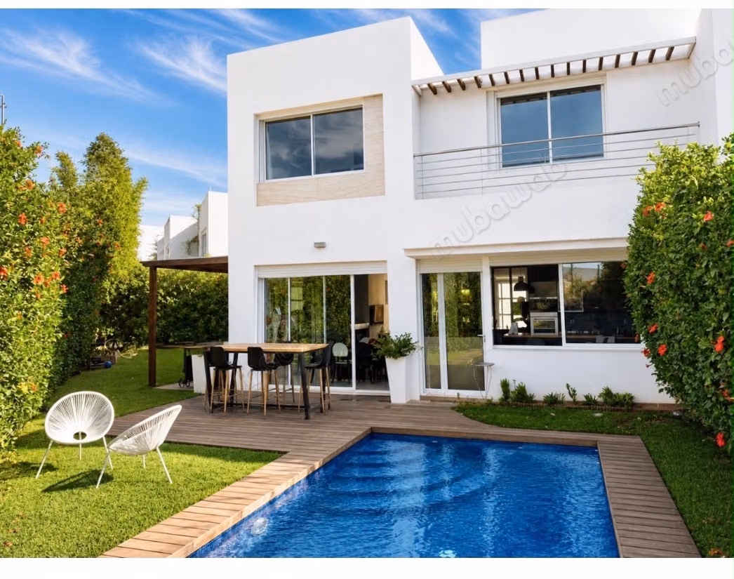 High-end villa for sale in Dar Bouazza. Total area 350 m². Satellite dish and security