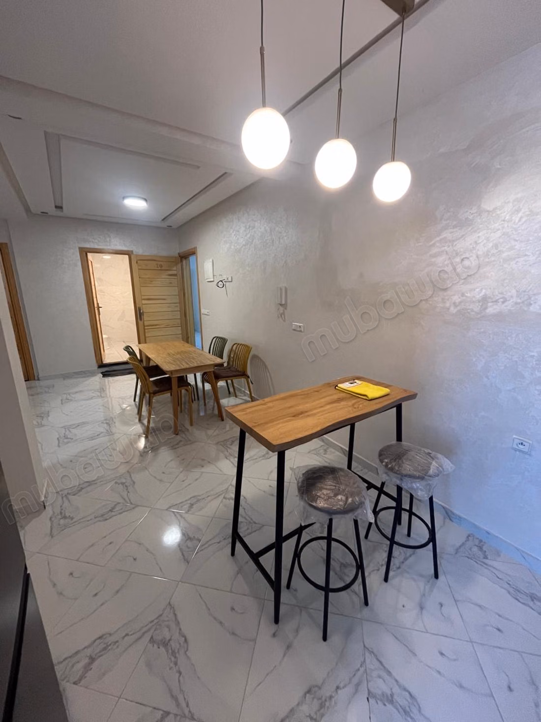 Location d'un appartement à Quartier Aérodrome.
Surface totale 80 m².
Meublé