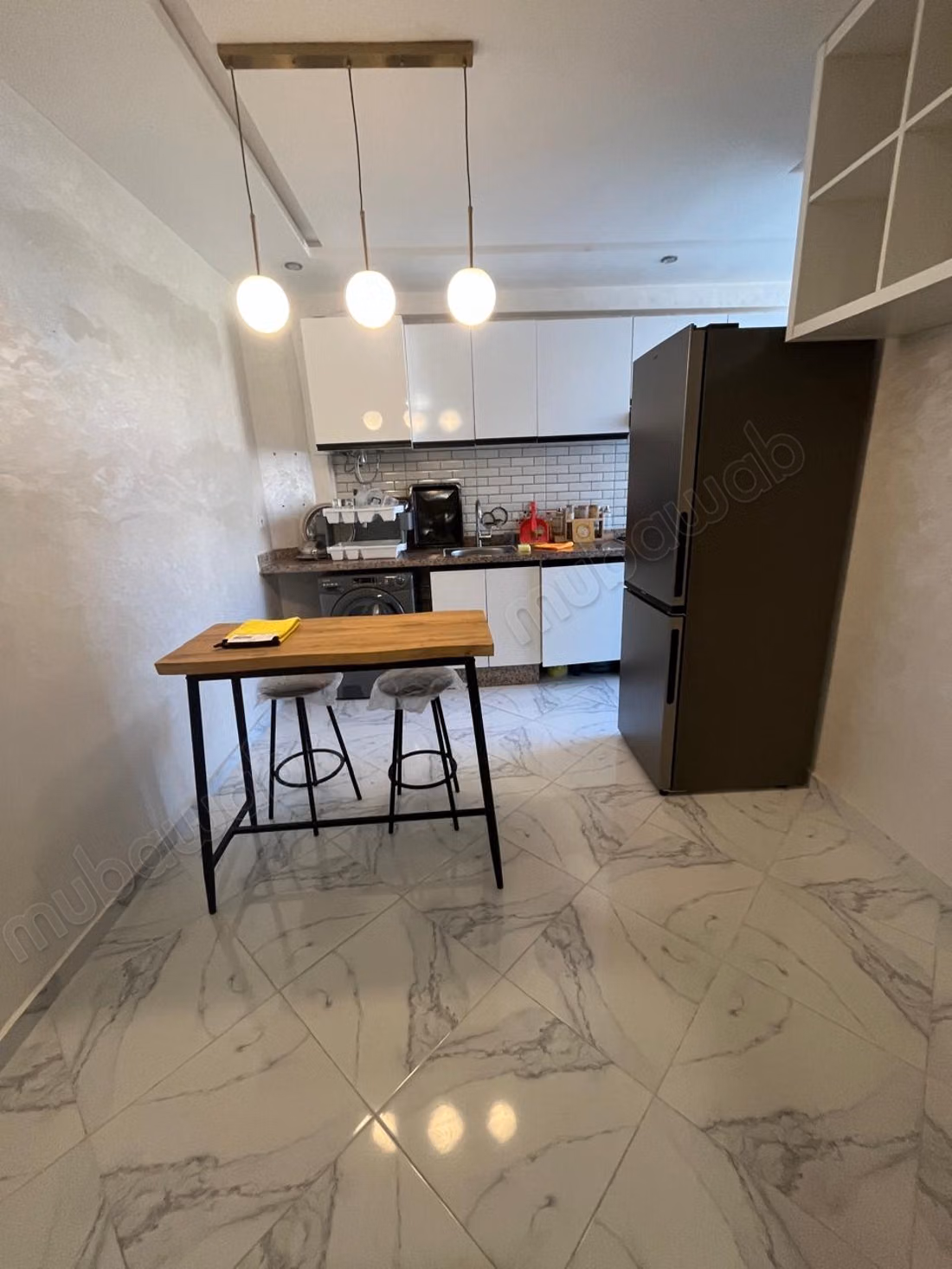 Location d'un appartement à Quartier Aérodrome.
Surface totale 80 m².
Meublé