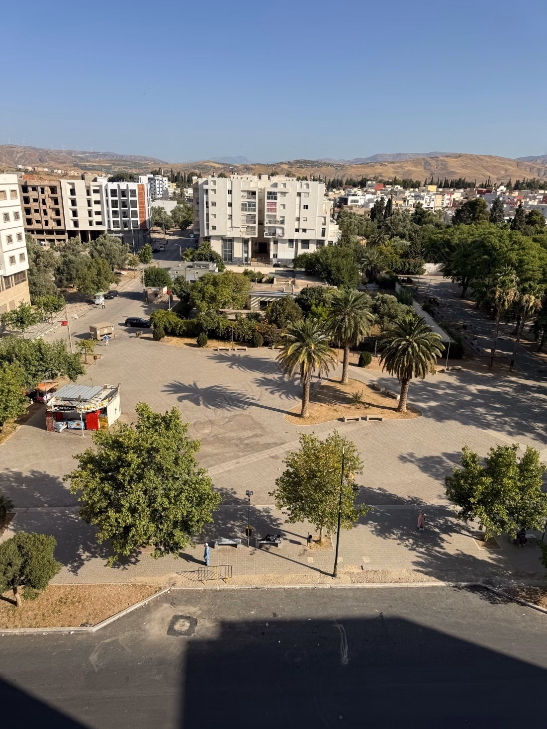 Location saisonnière à Taza. 2 belles chambres. Salon Marocain et antenne parabolique