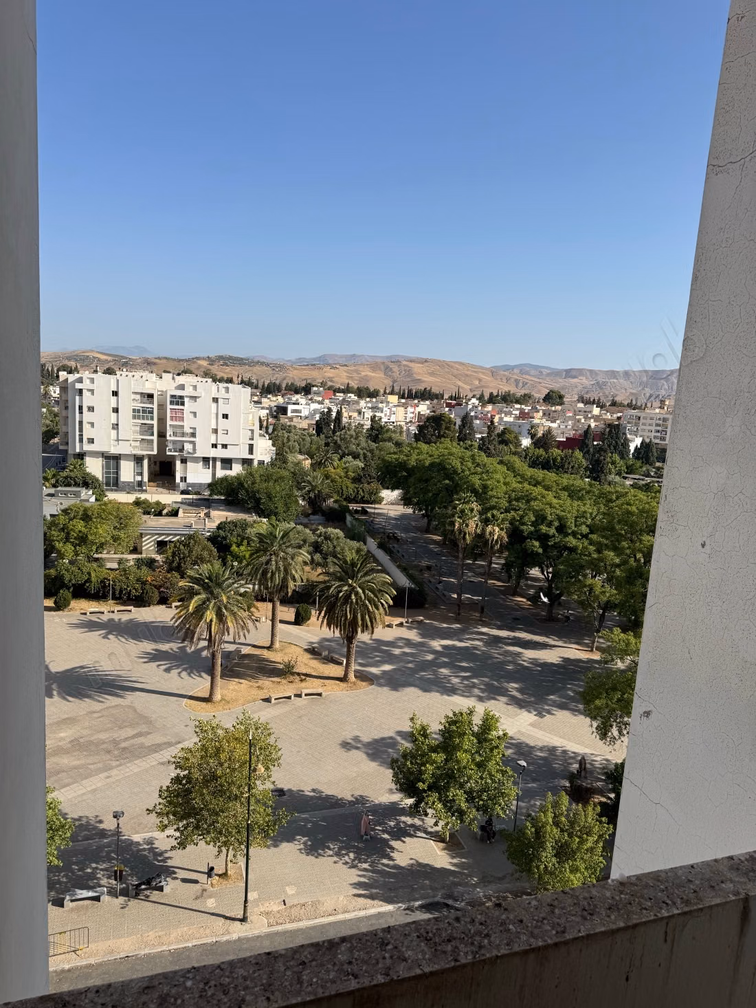 Location saisonnière à Taza. 2 belles chambres. Salon Marocain et antenne parabolique