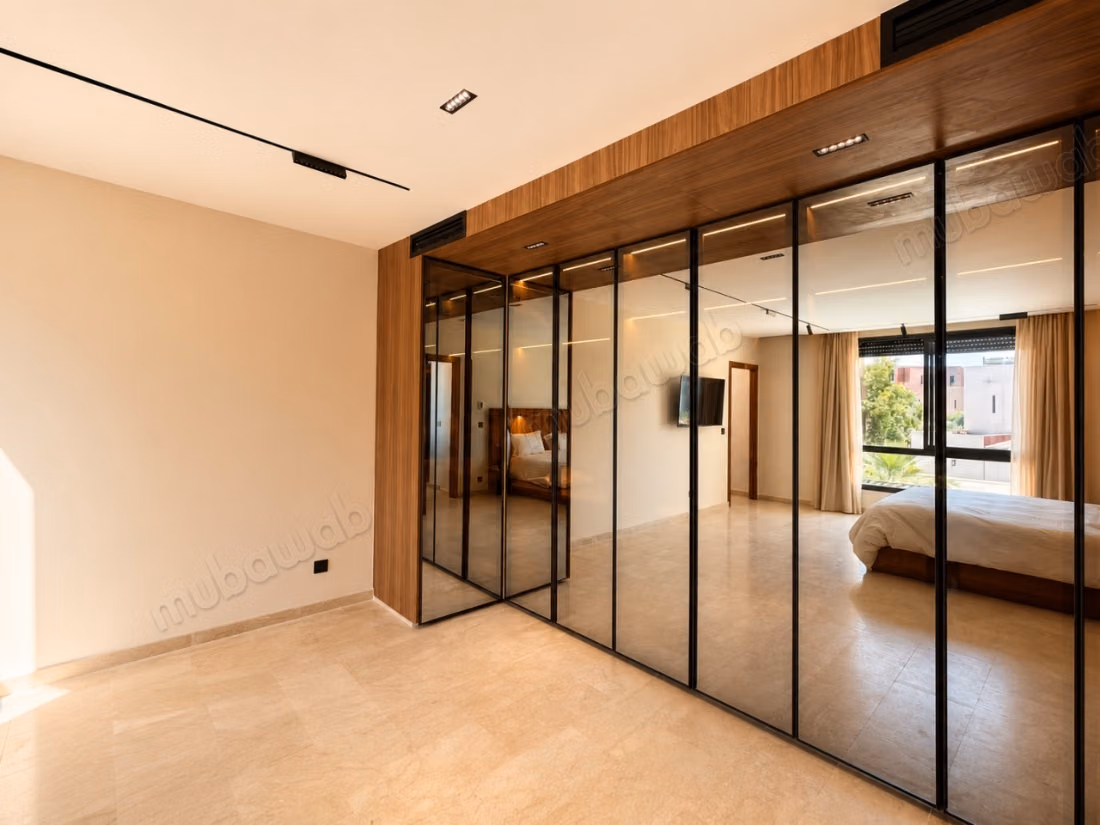 Semi-furnished villa for sale ve26315