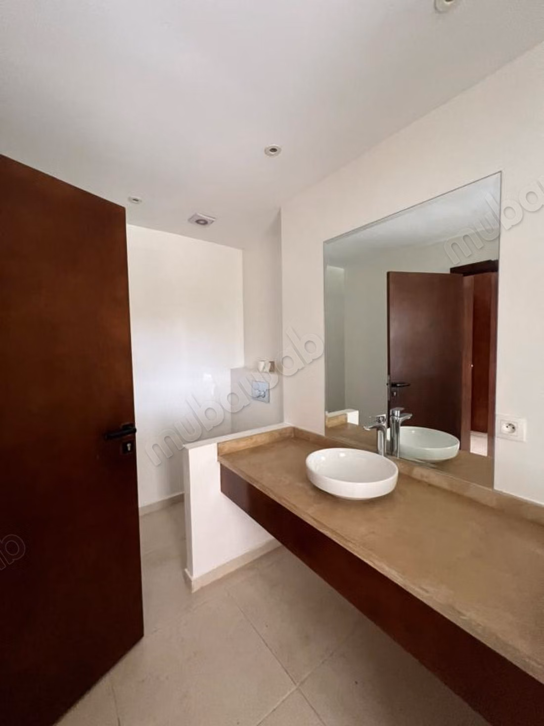 Semi-furnished villa for sale ve26315