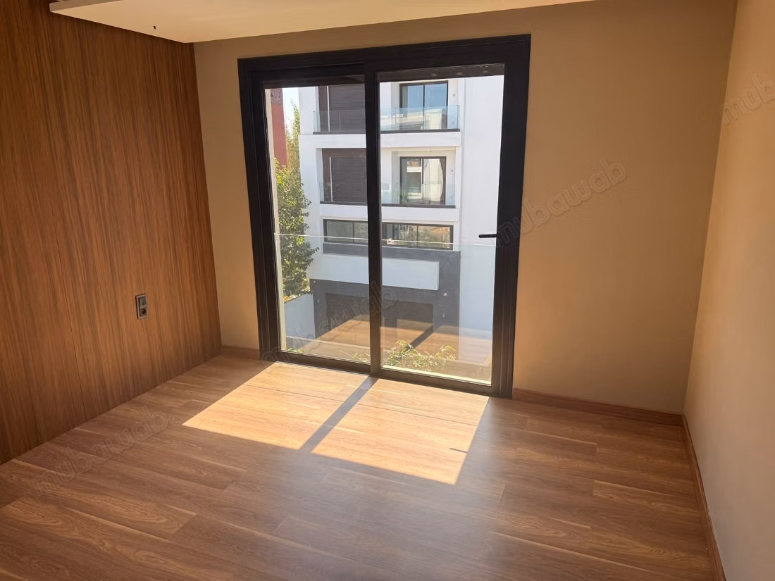 Appartement en location à Souissi. 5 grandes pièces. Sécurisé 24/24