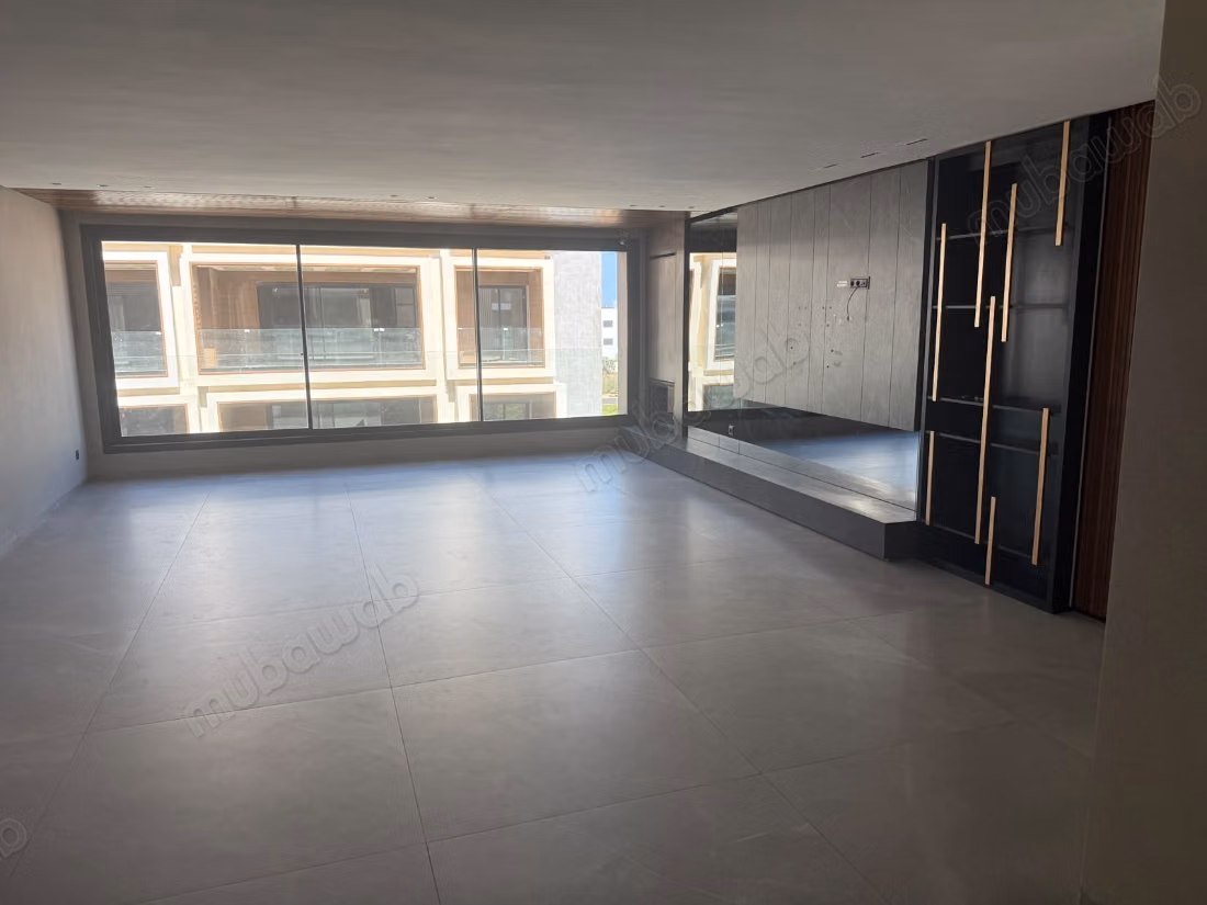 Appartement en location à Souissi. 5 grandes pièces. Sécurisé 24/24