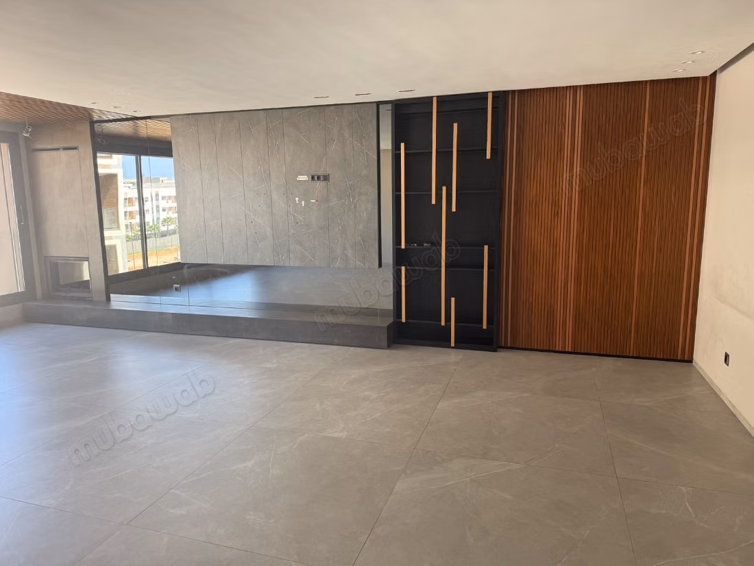 Appartement en location à Souissi. 5 grandes pièces. Sécurisé 24/24