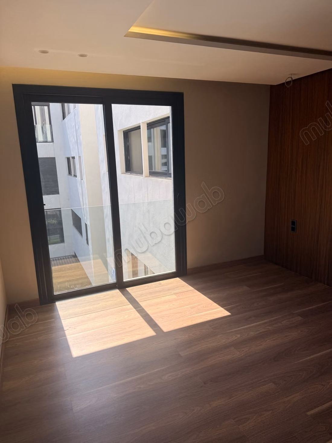 Appartement en location à Souissi. 5 grandes pièces. Sécurisé 24/24