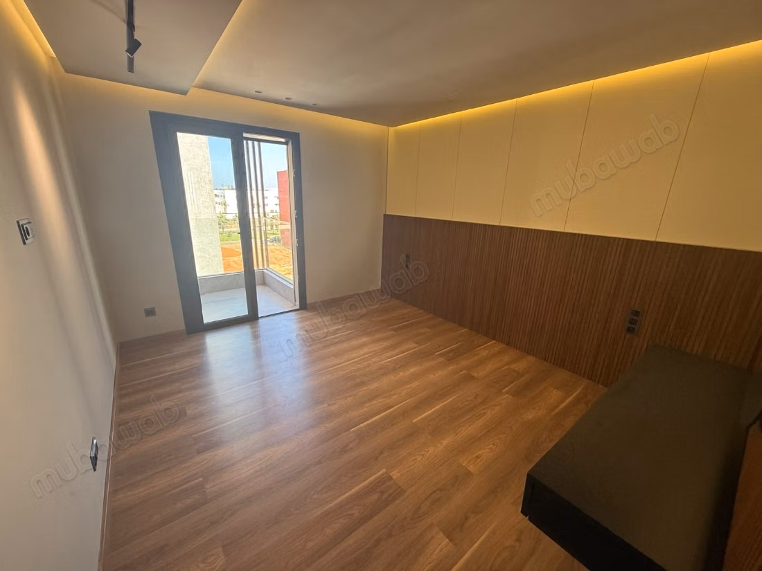 Appartement en location à Souissi. 5 grandes pièces. Sécurisé 24/24