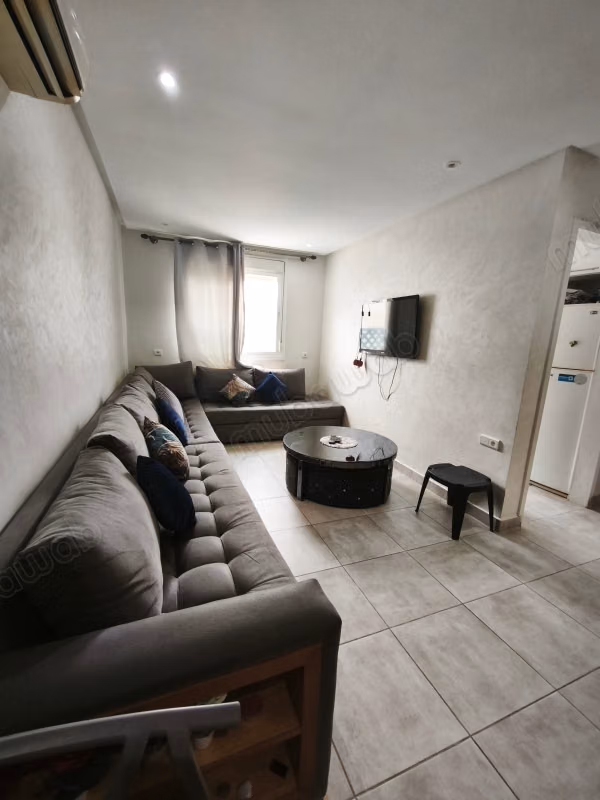 Appartements à louer à M'Diq. 2 chambres. Porte blindée, antenne parabolique