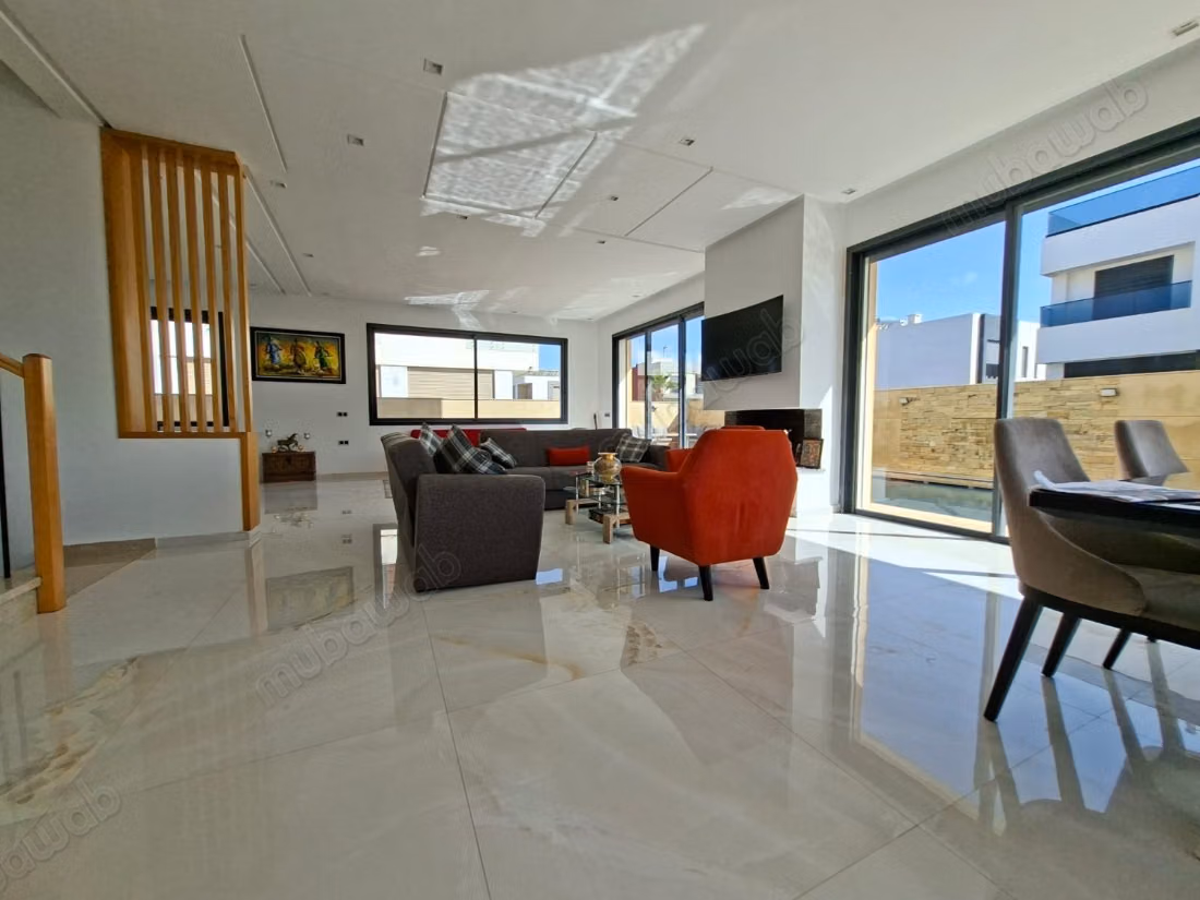 Superbe villa à louer à Harhoura. 7 pièces. Meublé
