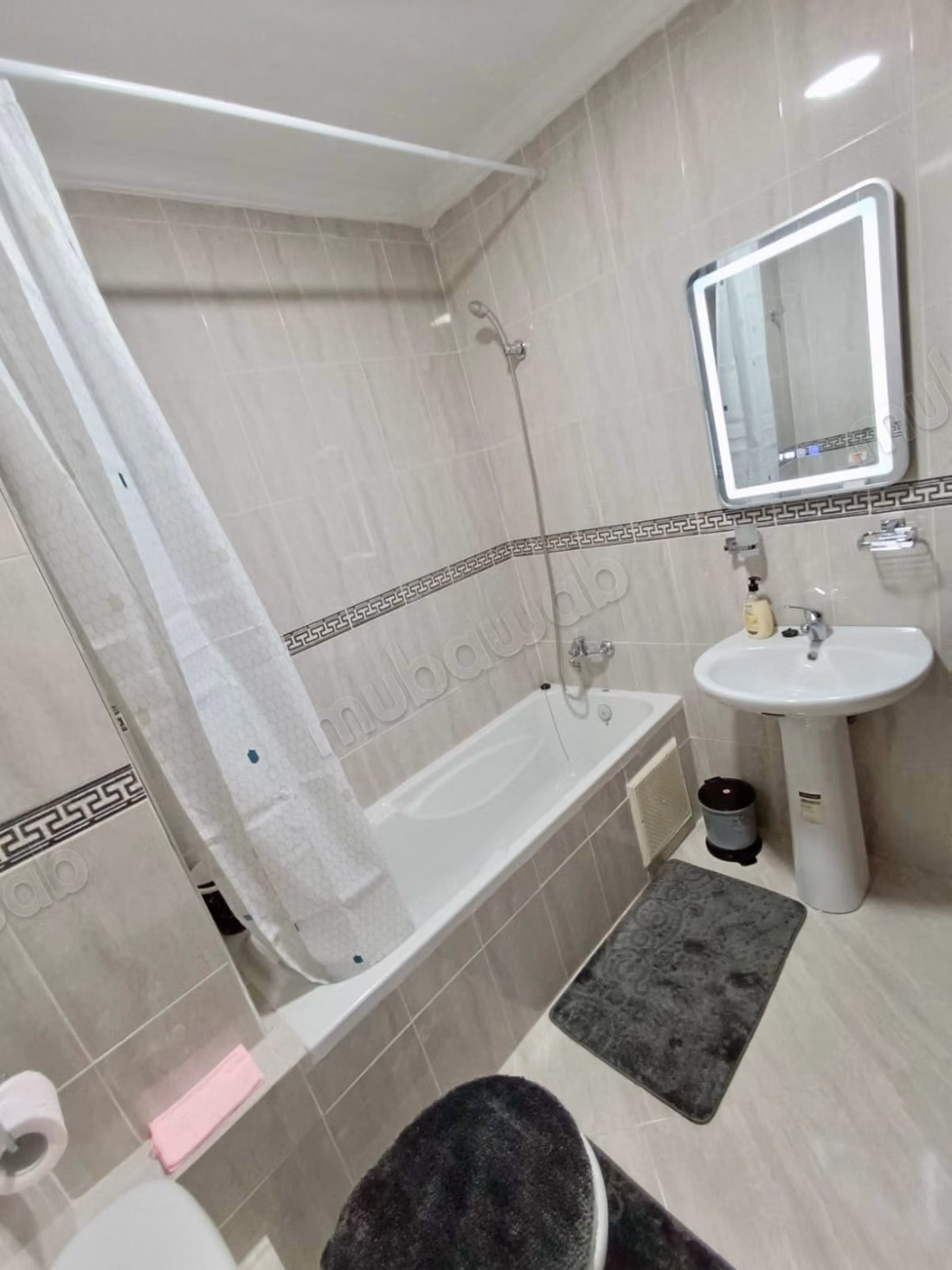 Muy bonito apartamento en alquiler en el centro. 5 habitaciones cómodas. Bien amueblado