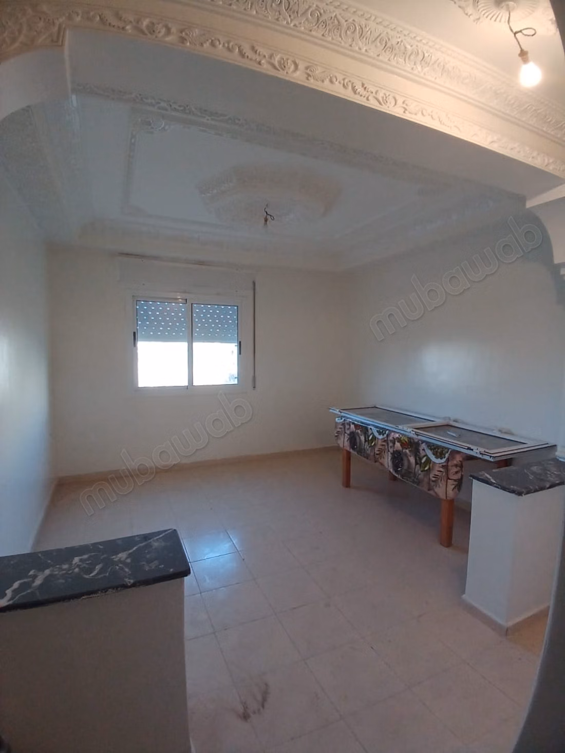 Hermoso apartamento en venta en Kewlma. 3 habitaciones grandes. Antena satelital y puerta sólida y excelente.