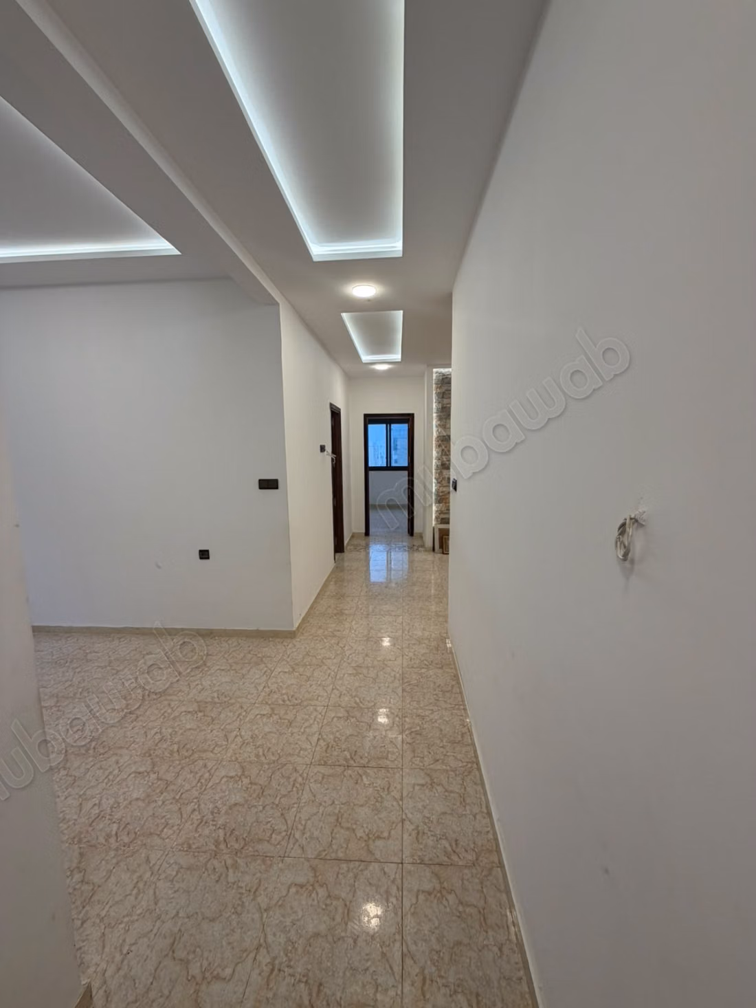 Propriétés commerciales à louer à Sania Rmel. Surface 110 m². Chauffage central et porte solide