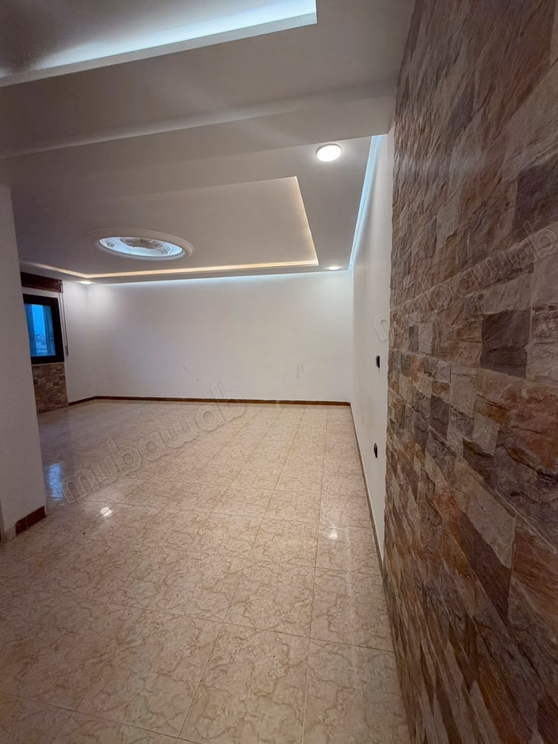 Propriétés commerciales à louer à Sania Rmel. Surface 110 m². Chauffage central et porte solide
