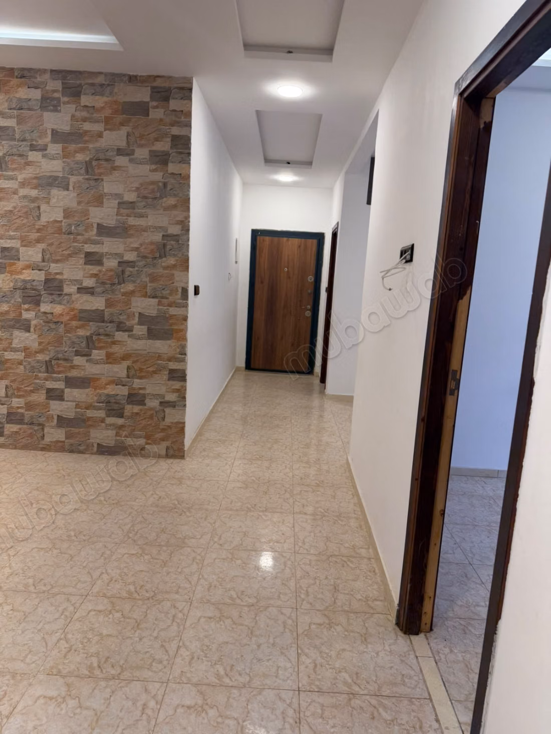 Propriétés commerciales à louer à Sania Rmel. Surface 110 m². Chauffage central et porte solide