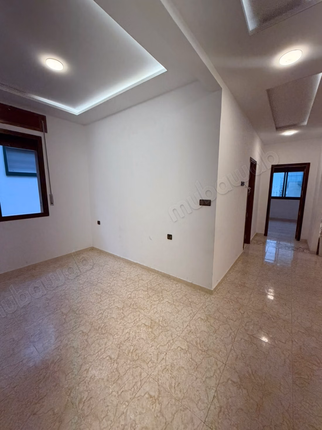 Propriétés commerciales à louer à Sania Rmel. Surface 110 m². Chauffage central et porte solide