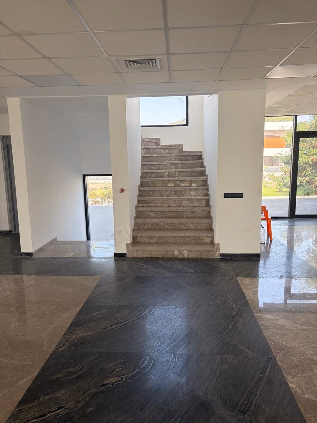 Souissi Plateau bureau neuf moderne sur 3 niveaux