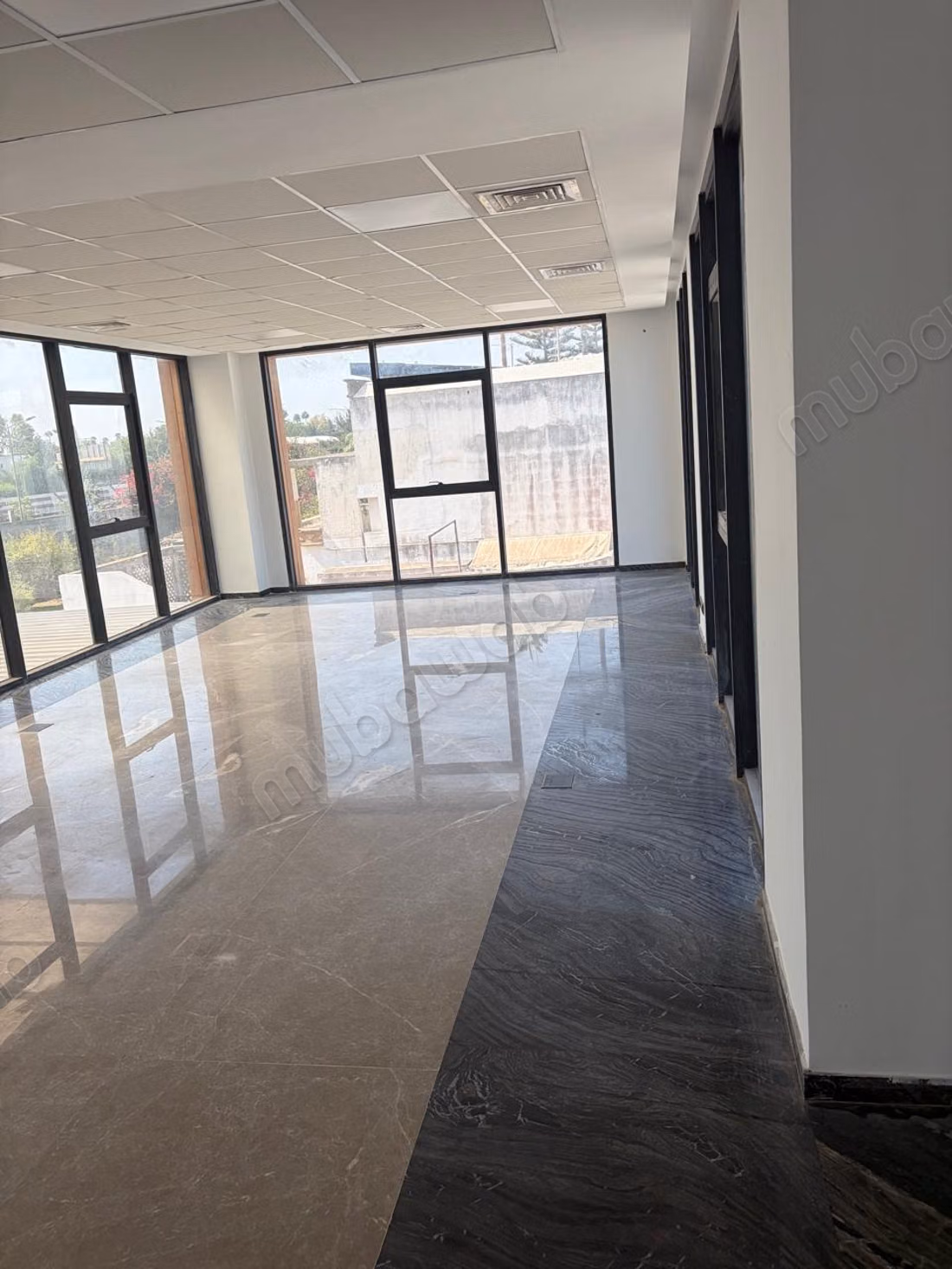 Souissi Plateau bureau neuf moderne sur 3 niveaux