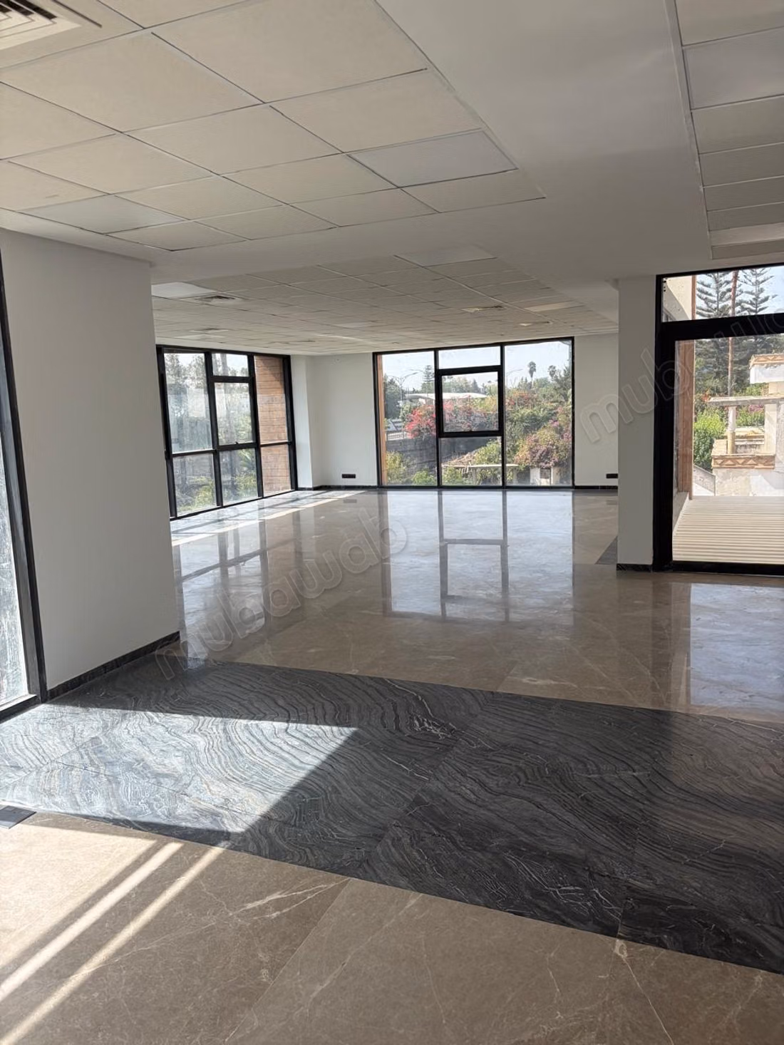 Souissi Plateau bureau neuf moderne sur 3 niveaux