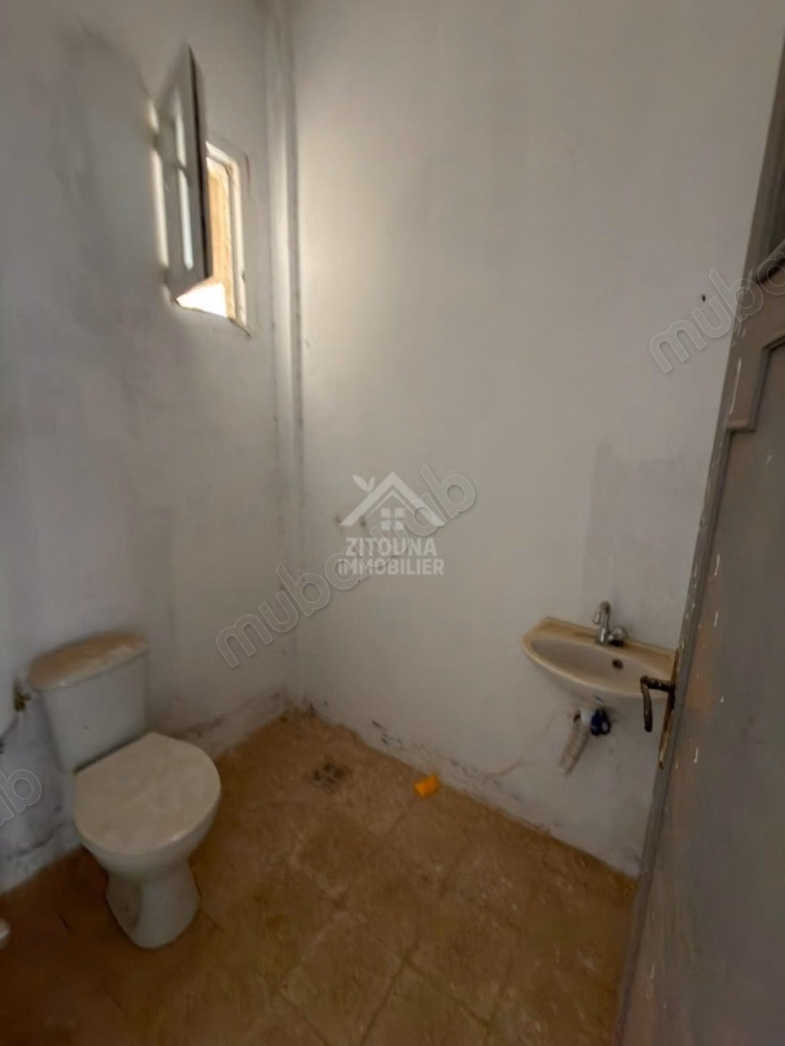For rent a commercial space in Bhar Lazreg, La Marsa