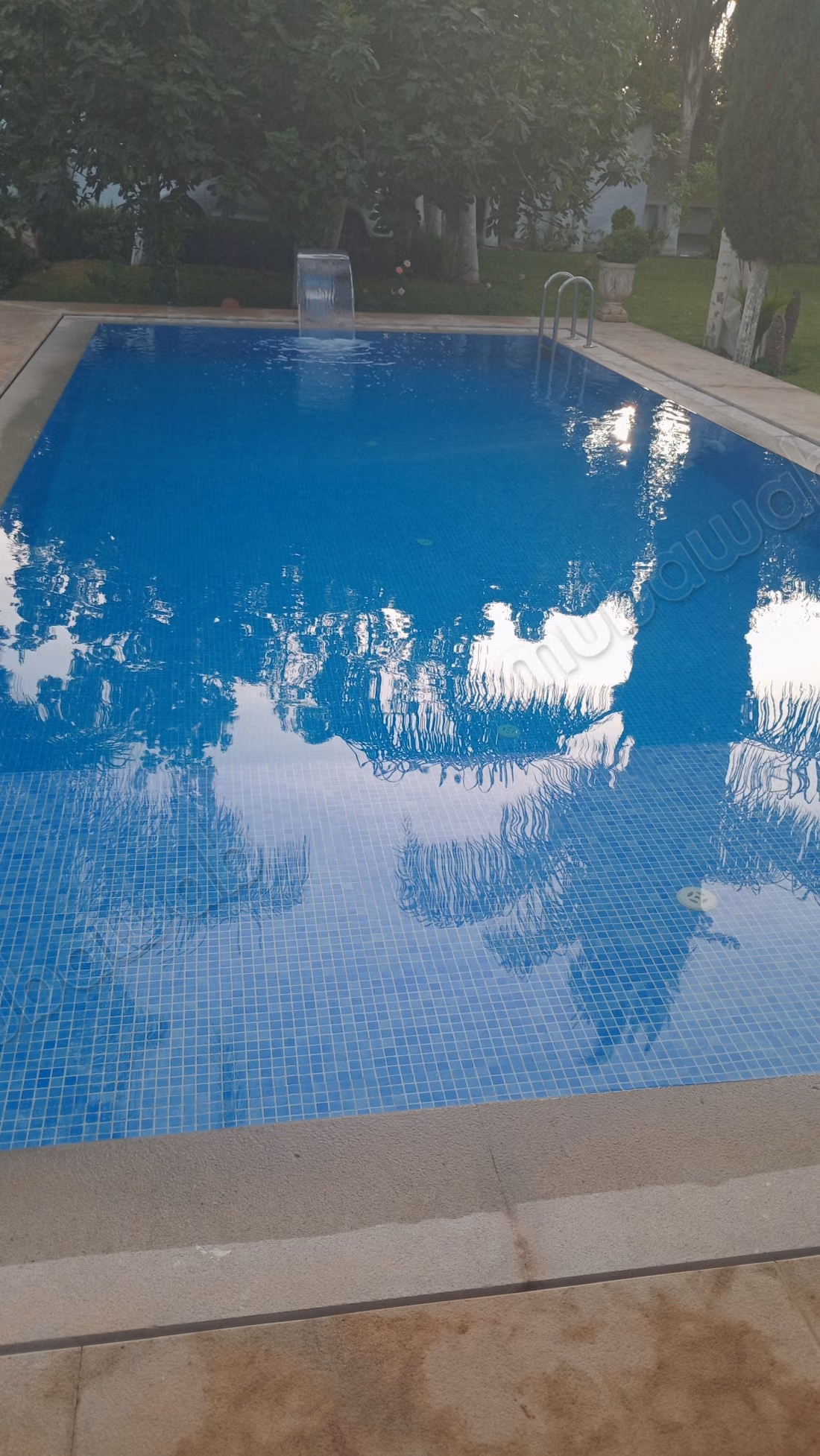 Location villa de luxe à Route Immouzer.
Surface totale 7000 m².
Meublé