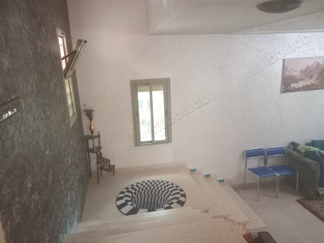 Location villa de luxe à Route Immouzer.
Surface totale 7000 m².
Meublé