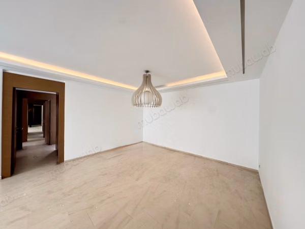 Appartement te huur in Agdal. 4 grote kamers. Traditionele Marokkaanse woonkamer, beveiligde residentie