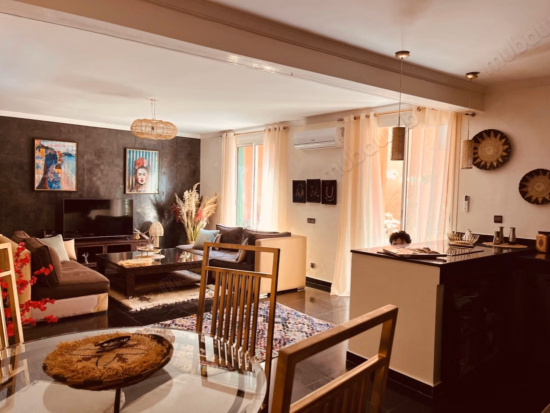 Vente d'un bel appartement à Guéliz. 2 pièces confortables. Service de concierge et climatisation
