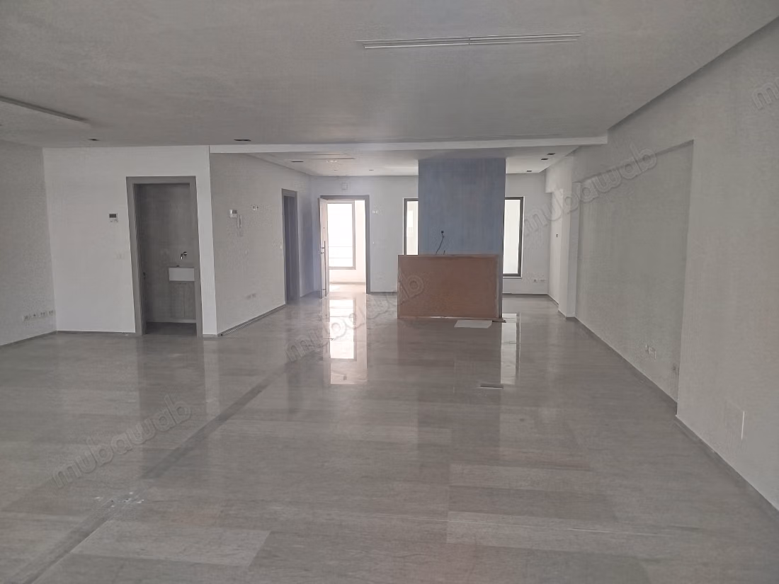 Ufficio open space di alto livello lago 2